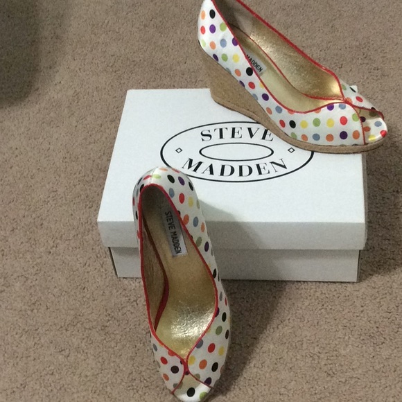 Steve Madden Shoes - 💰⏬NIB Steve Madden open toe satin polkadot wedges